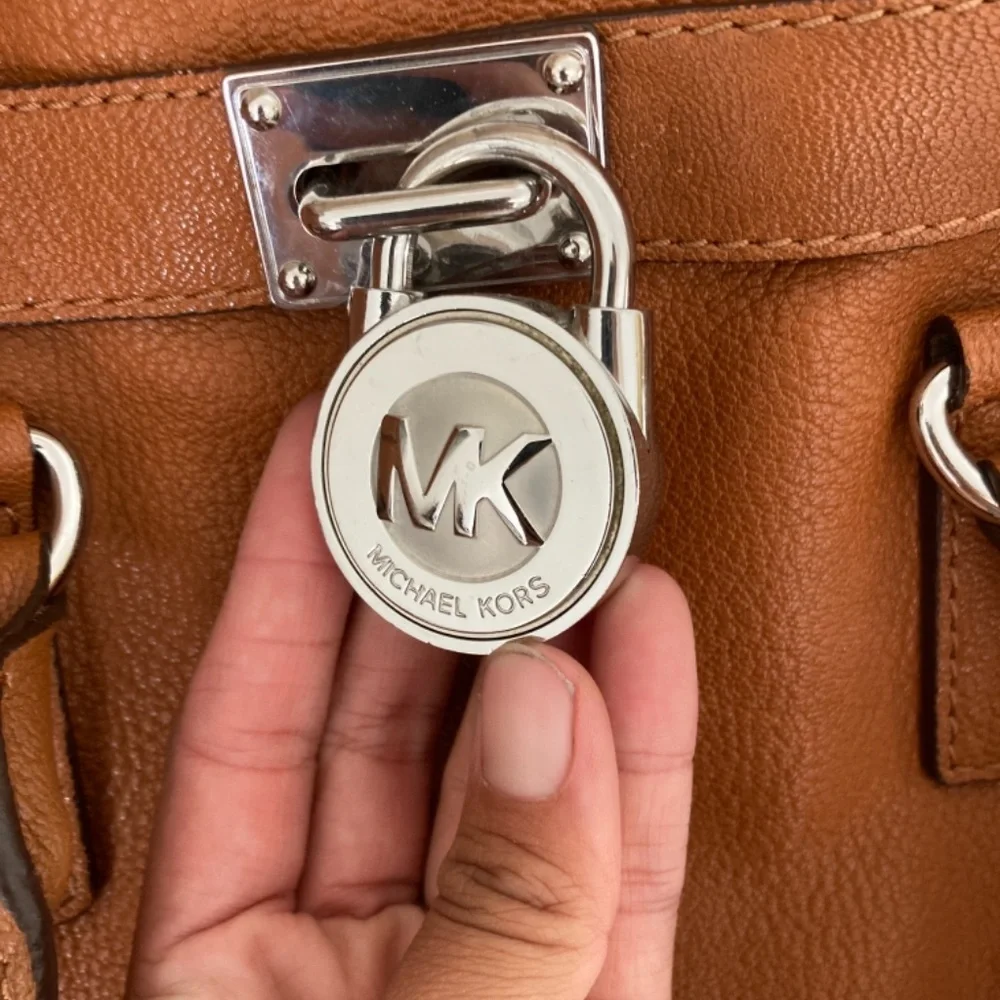 Michael Kors large purse - Picture 3 of 10